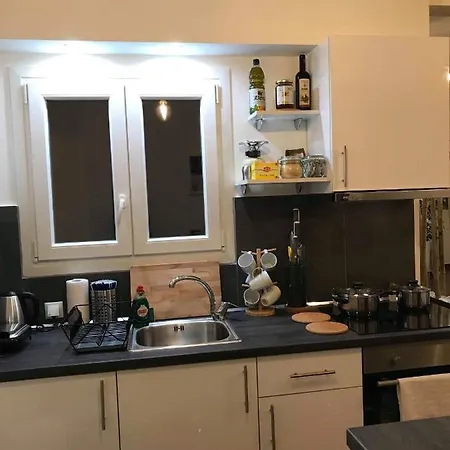 Mitropoleos Apartment *